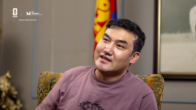 Хөлбөмбөгийн тайлбарлагч Б.Батзаяа